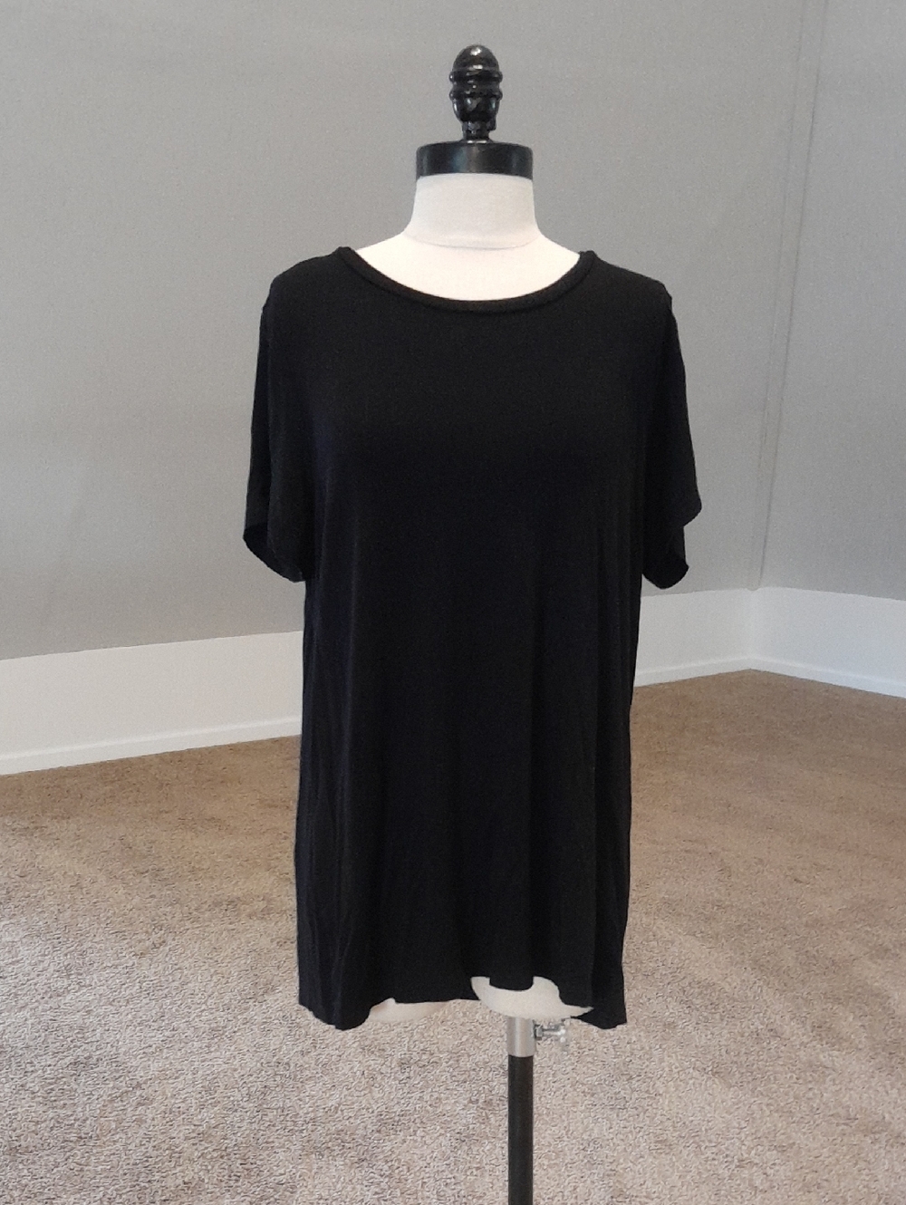 torrid Black Short Sleeve Crewneck Tee